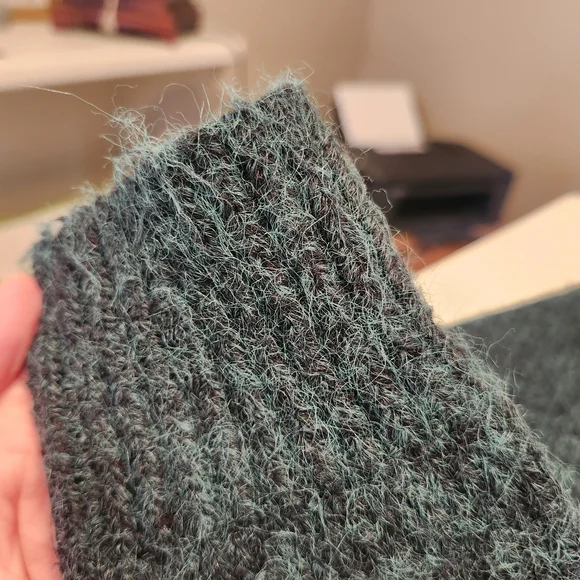 Cozy Cropped Fuzzy Knit Sweater | Size Small | Soft & Trendy - Picture 8 of 9